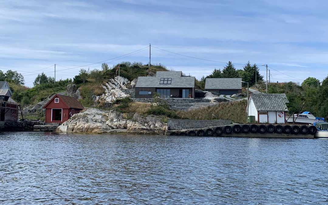 Bolig med garasje, Algrøy