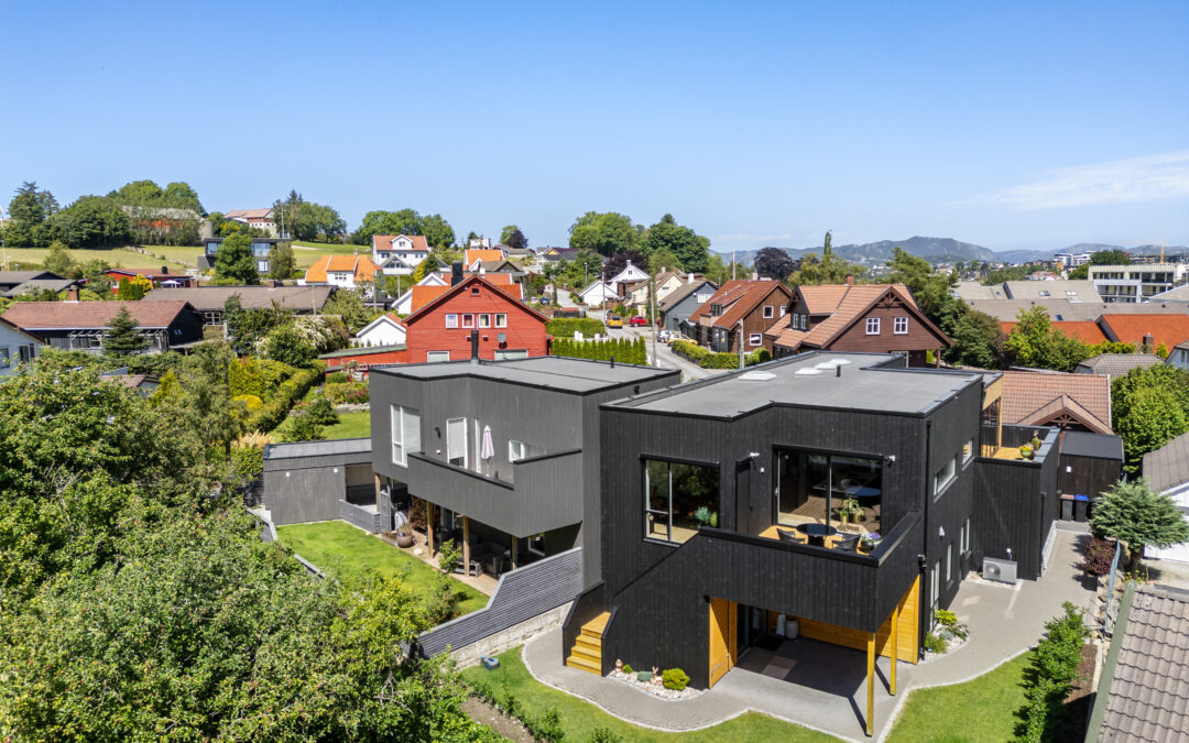 To eneboliger i samspill på Sandnes